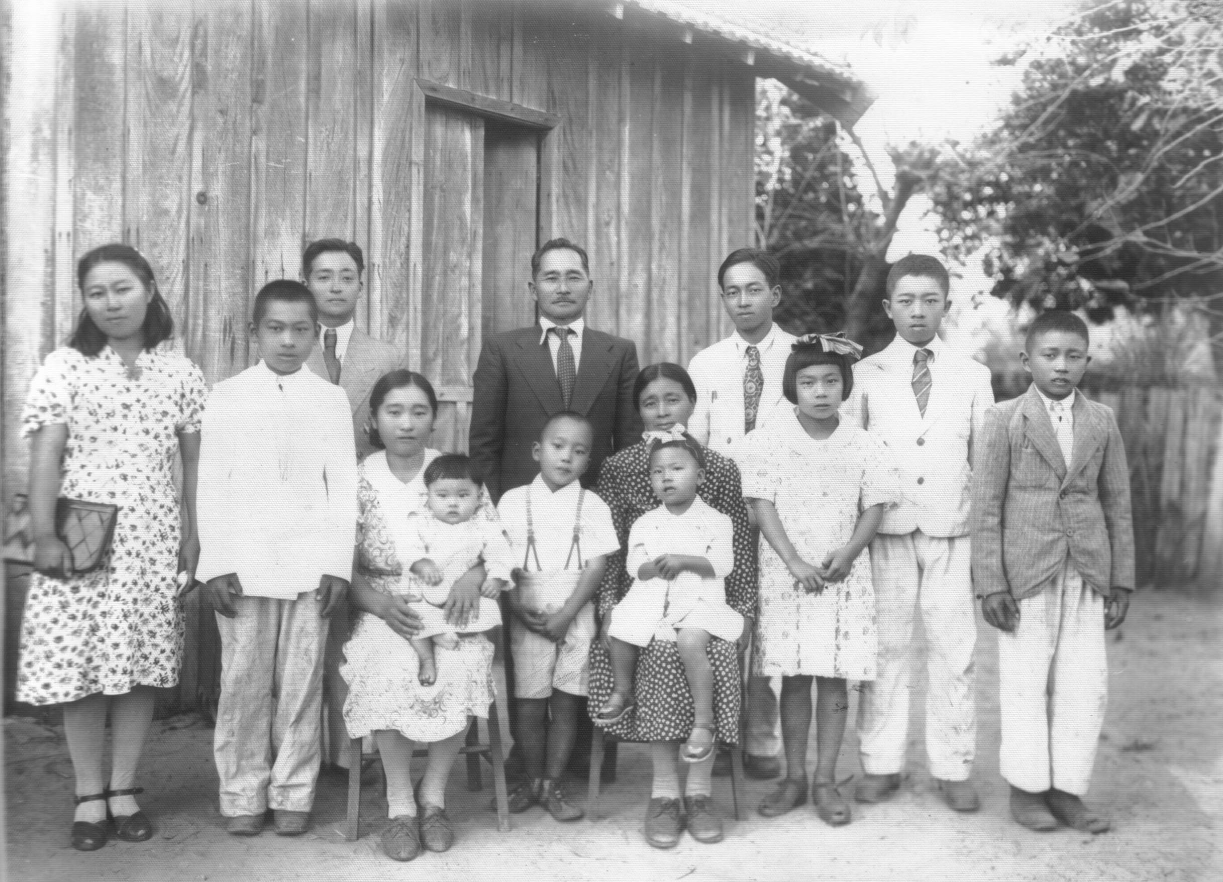 Família Higioka, na Gleba Nova, Martinópolis, em 1940
