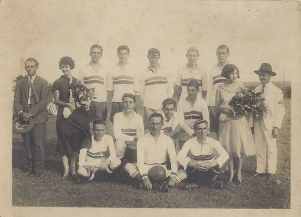 Time de futebol de várzea nos anos 1930