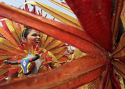 Performance no carnaval de Barranquilla na Colômbia. Foto: John Vizcaino/Reuters
