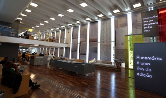 Biblioteca do centro, matriz do sistema, foi inaugurada há um ano (Foto: Fabio Motta/Estadão)