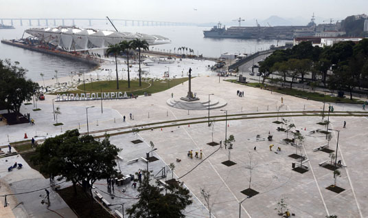 Vista geral da Praça Mauá após a reforma: reinauguração vai ocorrer no próximo domingo, a partir das 9h30 (Foto: Fábio Motta/Estadão)