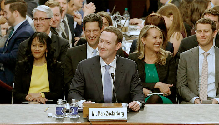 Mark Zuckerberg, CEO do Facebook, depõe ao Senado americano em abril de 2018, sobre o escândalo da Cambridge Analytica