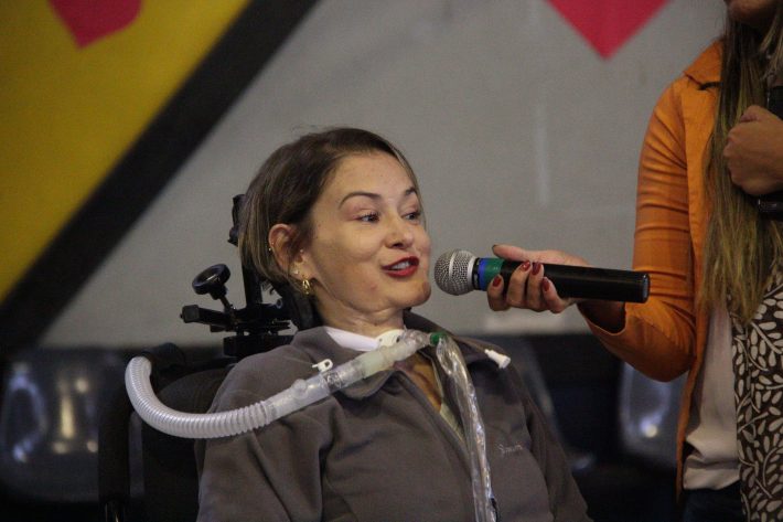Luciana Novaes é tetraplégica e está em seu primeiro mandado como vereadora no Rio de Janeiro. Imagem: Divulgação/Nathalia Gregory