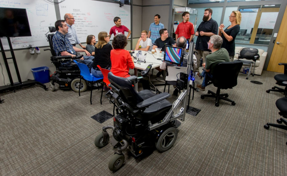 Microsoft oferece tecnologias acessíveis, além de criar iniciativas para a inclusão e a qualidade de vida de pessoas com deficiência. Imagem: Divulgação