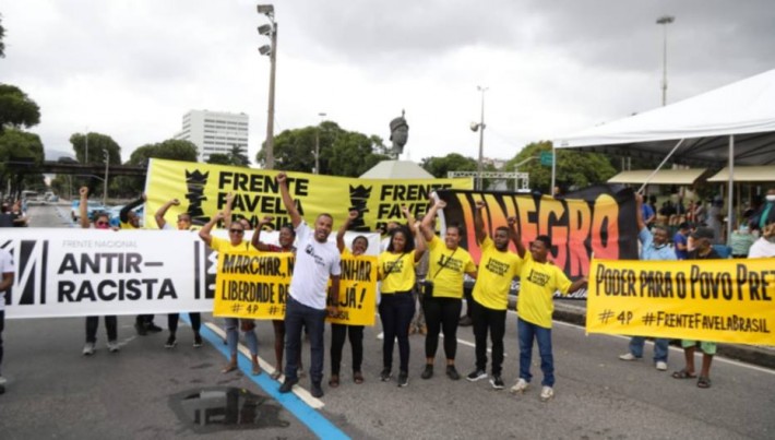 No Rio de Janeiro, em 20/11/2021, integrantes de movimentos contra o racismo se reuniram em frente ao monumento em homenagem a Zumbi dos Palmares. Foto: Frente Nacional Antirracista.
