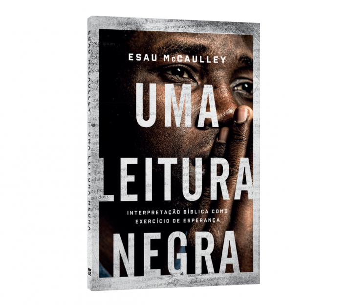 Capa do livro 'Uma leitura negra', que tem a foto de um homem negro orando.